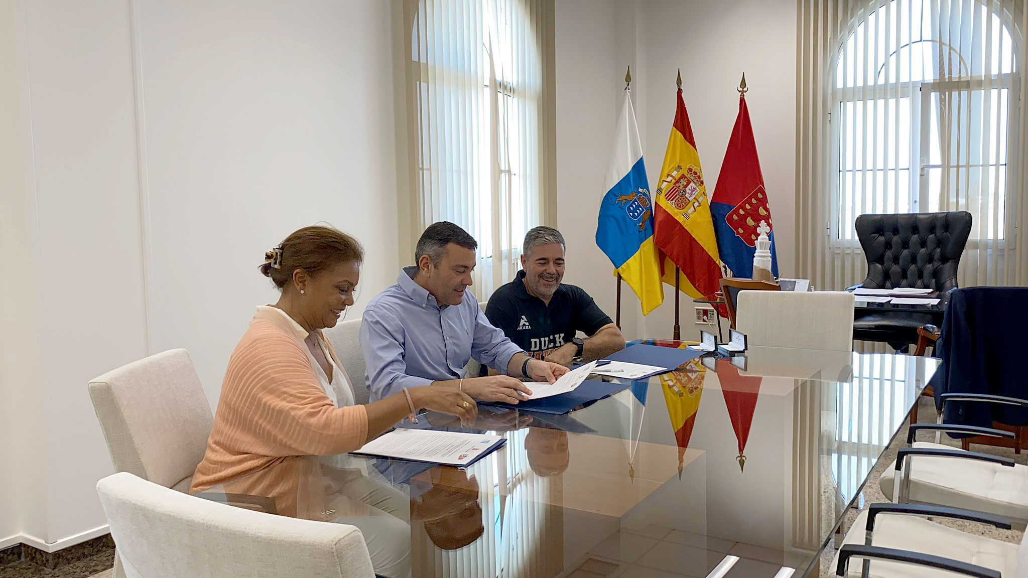 Firma de las becas Académico-deportivas para jóvenes de Guinea Ecuatorial